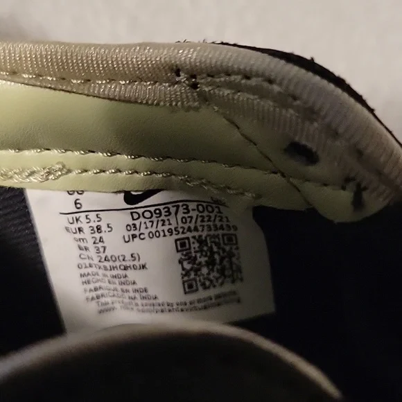 Nike Black and White Acronym Patterned Sneakers - Picture 4 of 6